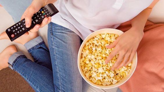 Η Kokkali Diet προτείνει τι να τρώτε όταν βλέπετε Netflix Η Kokkali Diet προτείνει τι να τρώτε όταν βλέπετε Netflix